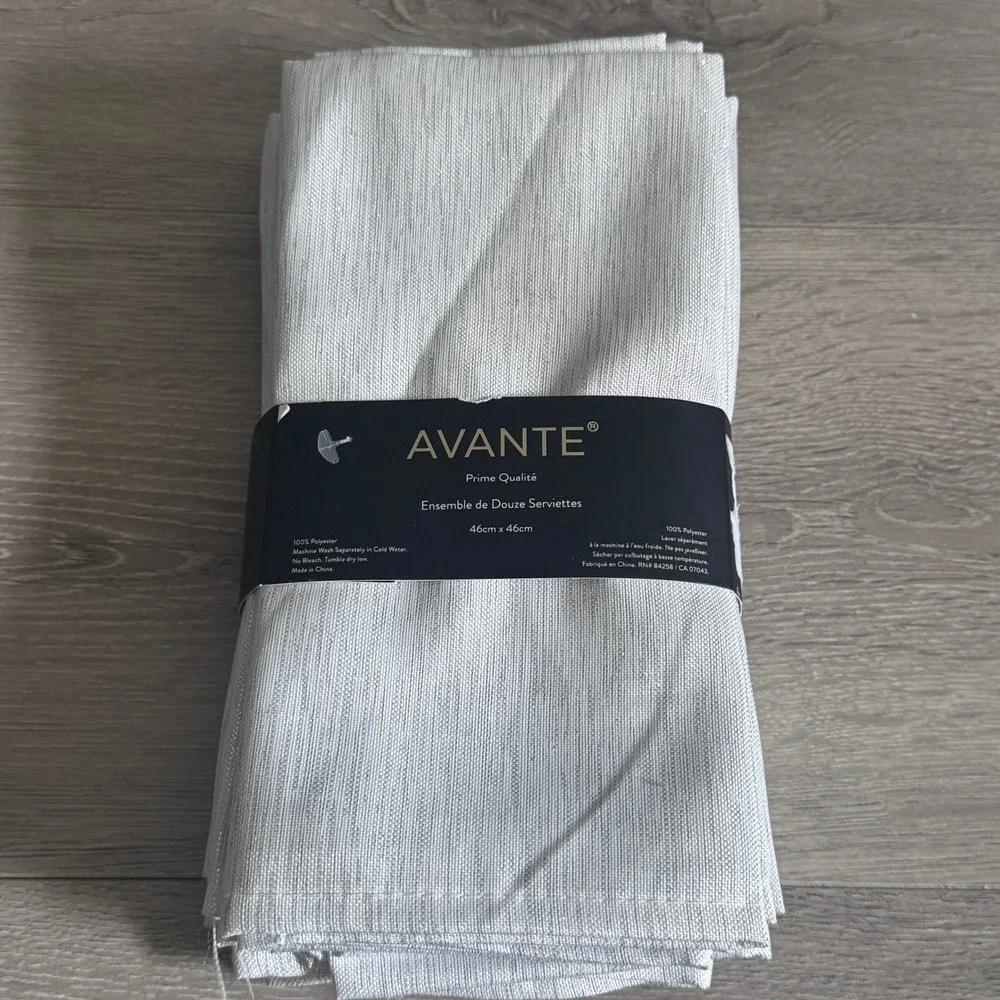 Avante Set of 12 Silver Grey Textured Cloth Napkins 18x18 Premium Quality NWT